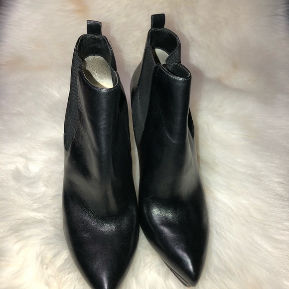 🔥 Micheal Kors Booties - Picture 1 of 6